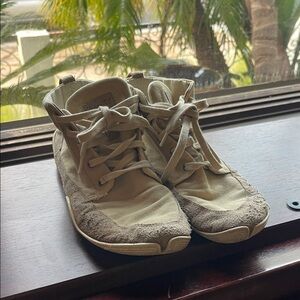 Women’s Athletic High-Top Sneakers in Light Beige